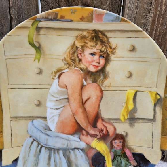Getting Dressed Decorative Plate with Girl and Doll 1985 - Picture 8 of 15